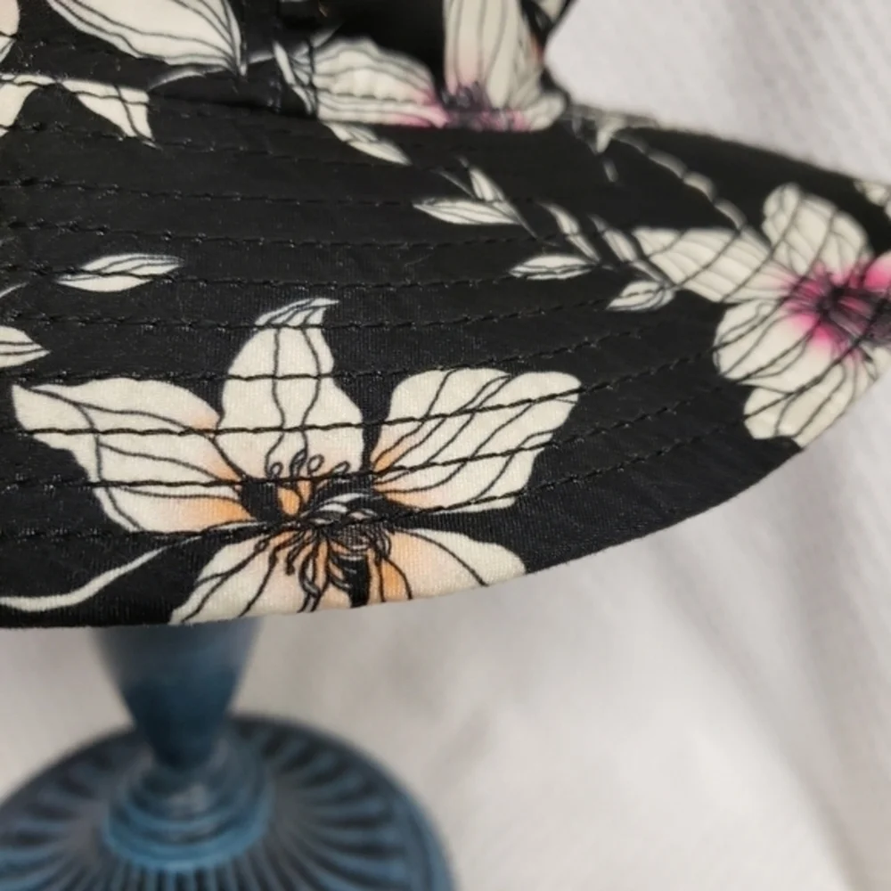 O'Neill Floral Hat  100% Cotton Excellent Pre-owned‎ Condition